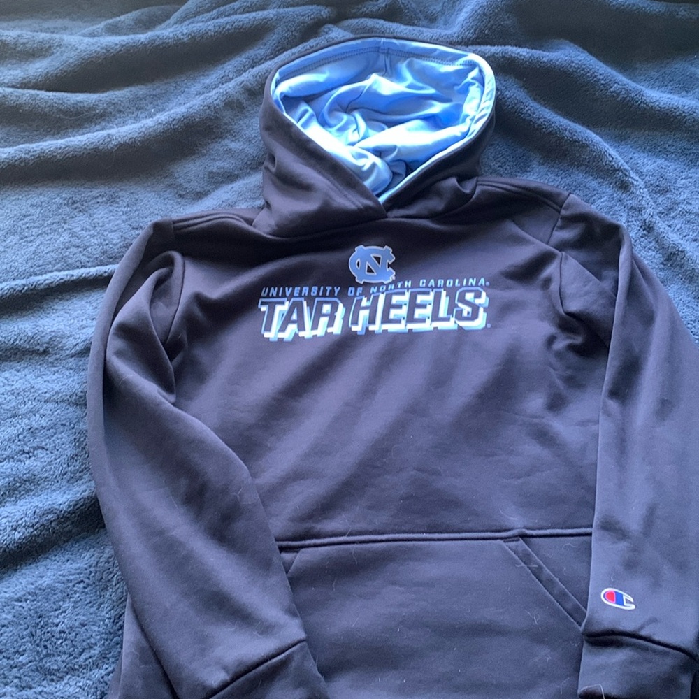 Size boys large champion hoodie.Unc colorway.100% polyester on outer layer